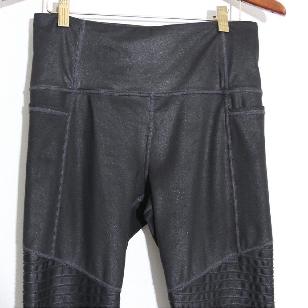 Athleta Inclination Moto Tight Leggings Black Shimmer
High Rise Size Medium - Picture 6 of 15